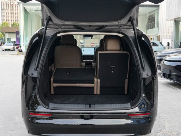Used Li Auto MEGA 2025 Ultra Smart Refresh Edition